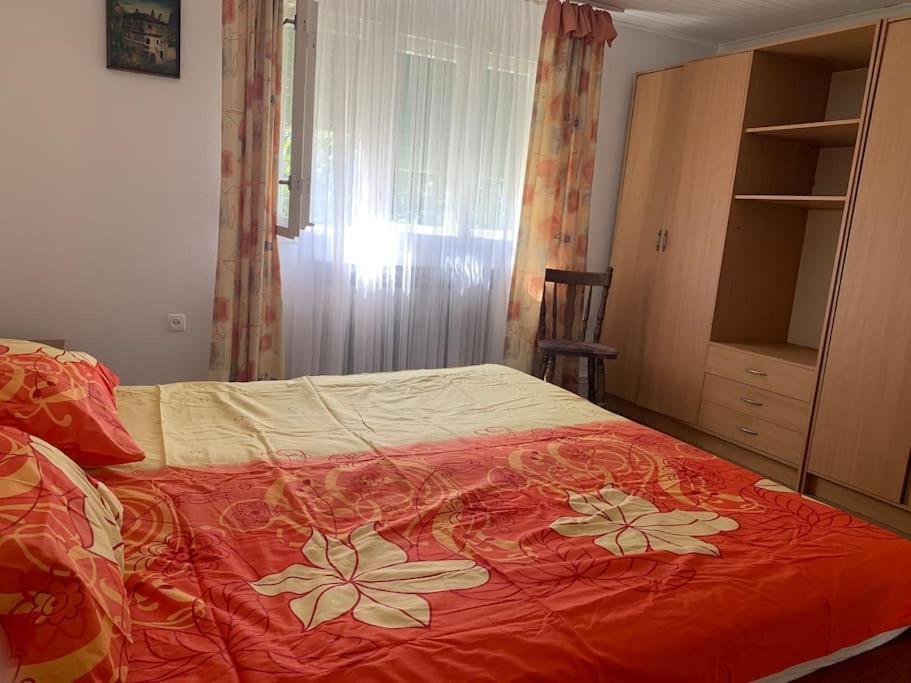 Cheerfull 2-Bedroom With Patio. Close To All Ameneties. 자그레브 외부 사진