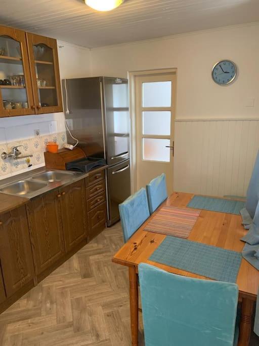 Cheerfull 2-Bedroom With Patio. Close To All Ameneties. 자그레브 외부 사진