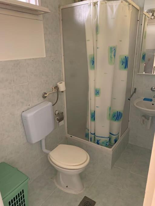 Cheerfull 2-Bedroom With Patio. Close To All Ameneties. 자그레브 외부 사진