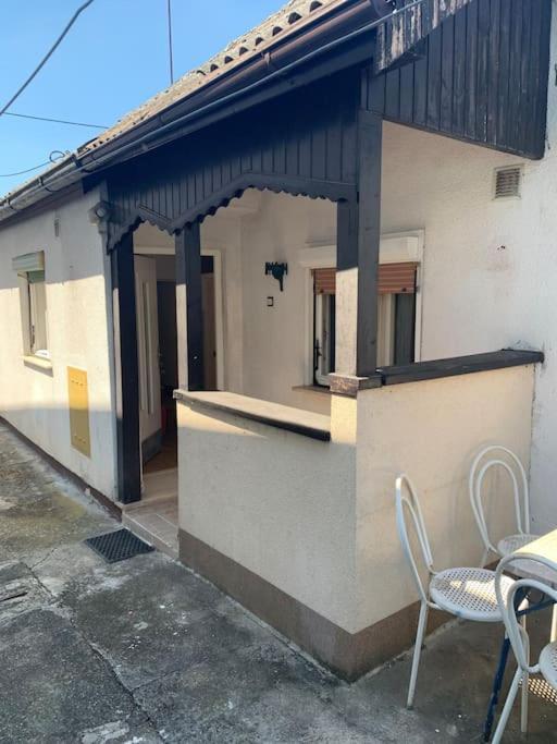 Cheerfull 2-Bedroom With Patio. Close To All Ameneties. 자그레브 외부 사진