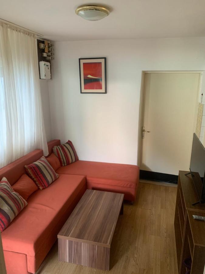 Cheerfull 2-Bedroom With Patio. Close To All Ameneties. 자그레브 외부 사진